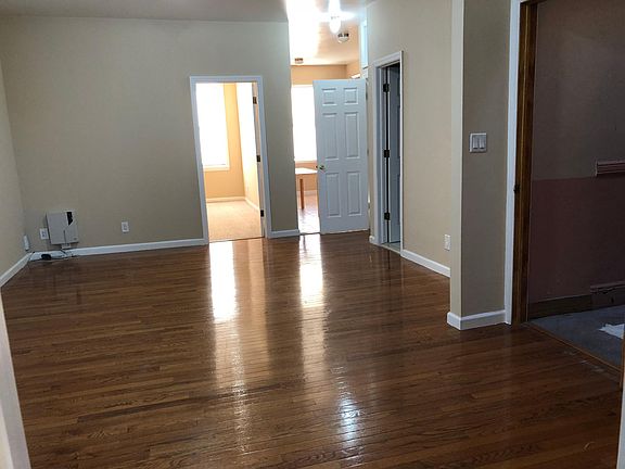 4th image of 6650 74th St Fl 2nd