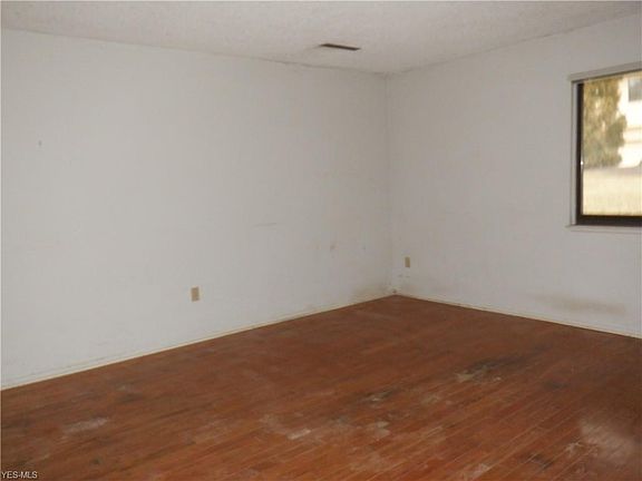 5th image of 1030 Hampton Ridge Dr