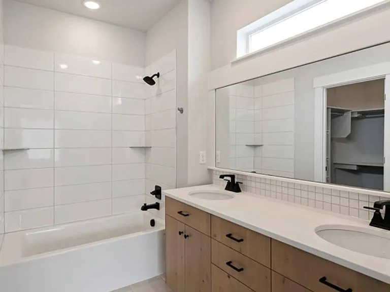 Bradbury Luxury Townhomes — Photo 35