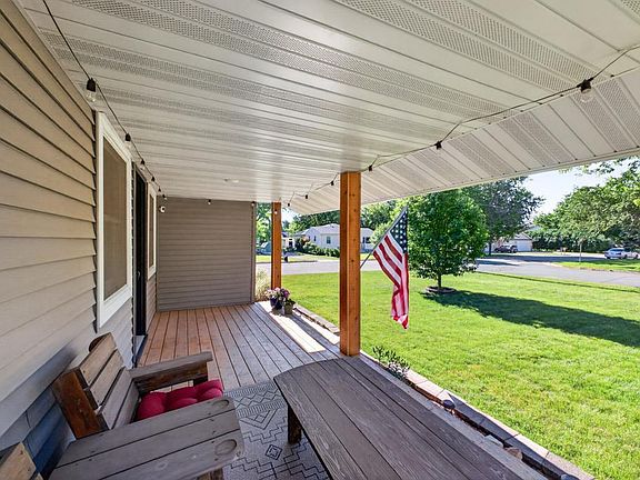 5th image of 107 2nd St NE