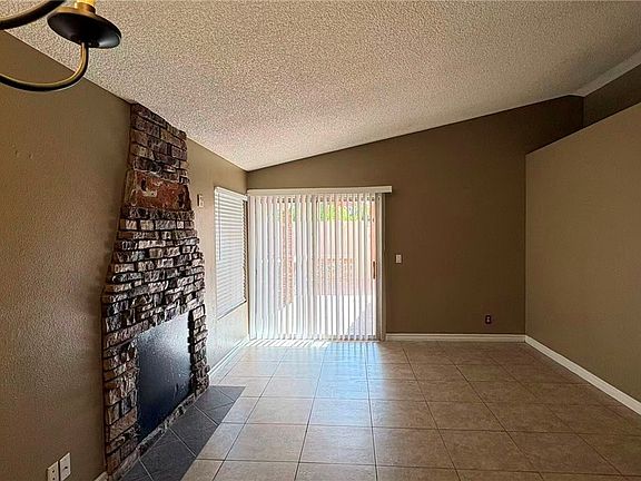4th image of 42 Quiet Desert Ln