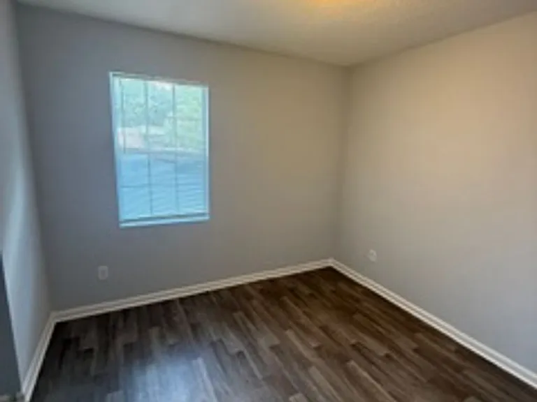 302 Reece Ave — Photo 4