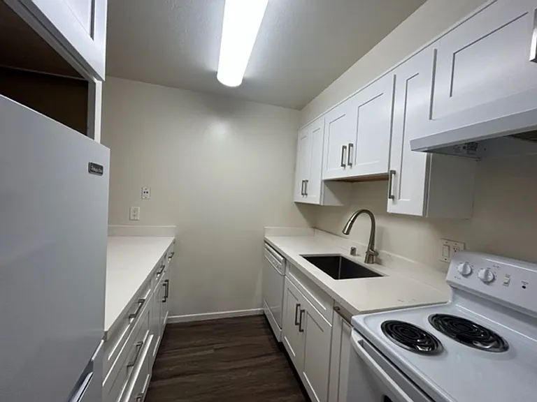 551 Jean St #105 — Photo 7