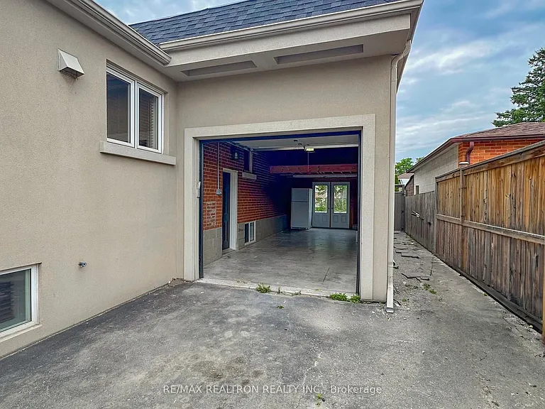 49 Exbury Rd #BASEMENT — Photo 32
