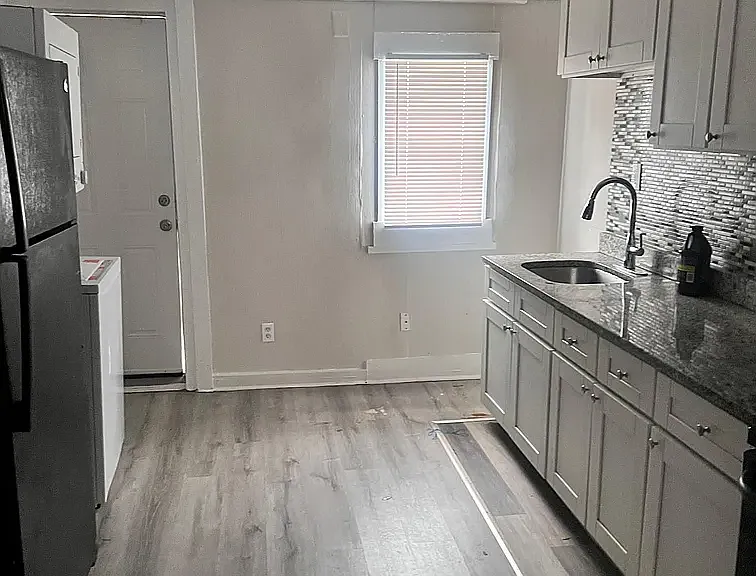 417 N Rose St — Photo 3
