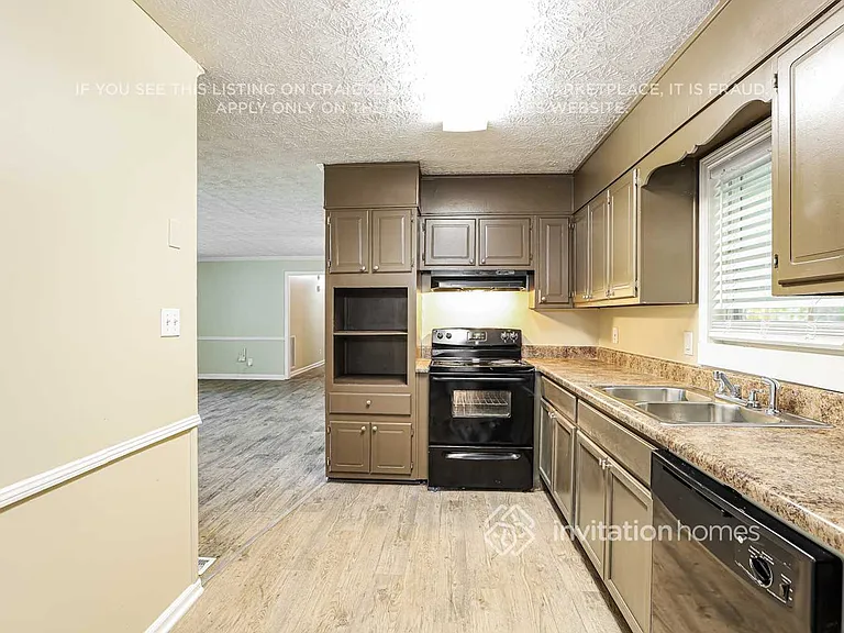 2396 Shire Ct — Photo 7