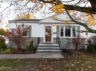 25 Elizabeth St, Rensselaer, NY 12144