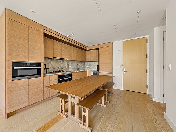 3rd image of 215 W 28th St APT 12F