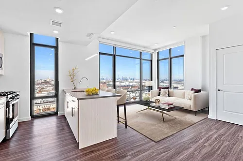 971 Broadway #601 Photo 1