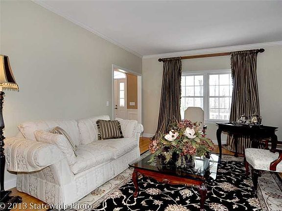 4th image of 35 Taggart Ct