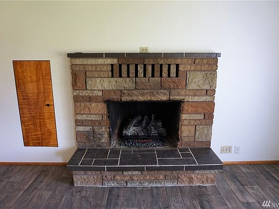 Storage for wood to the left if you want to convert back to a wood-burning fireplace.