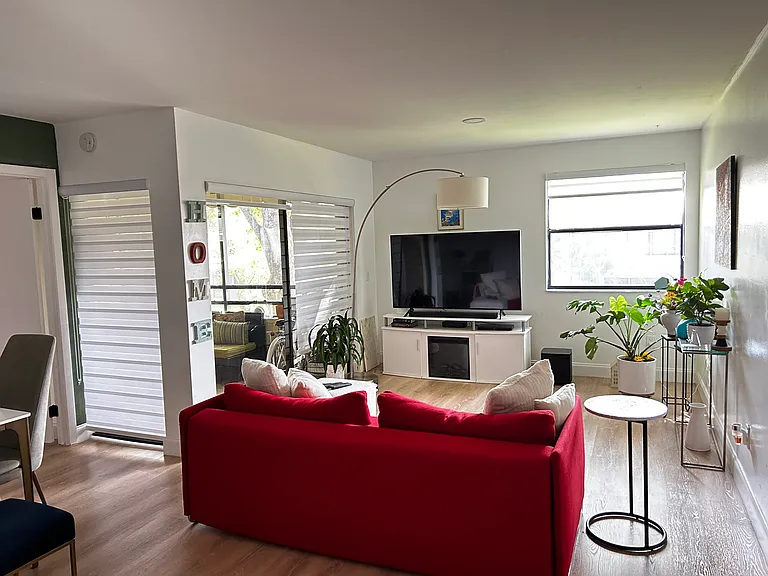 20250 NE 3rd Ct — Photo 9