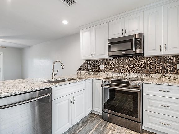 5th image of 6125 113th St N #514