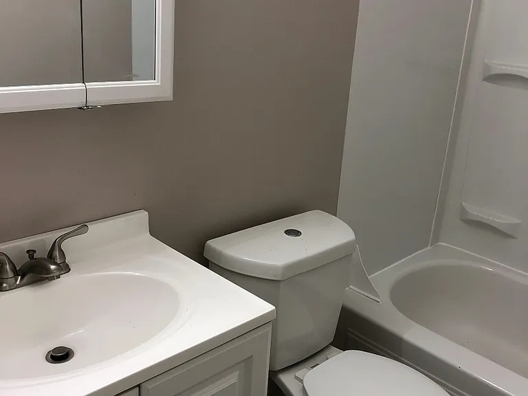 Stoney Creek Apartments — Photo 37