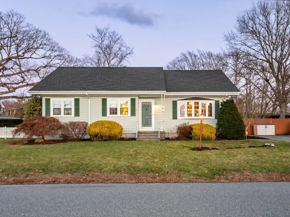 34 Alpha St, Dartmouth, MA 02747