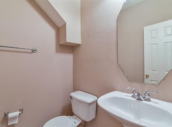4th image of 1306 Glencoe Dr