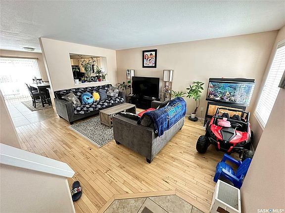 3rd image of 815 5th St NE #14