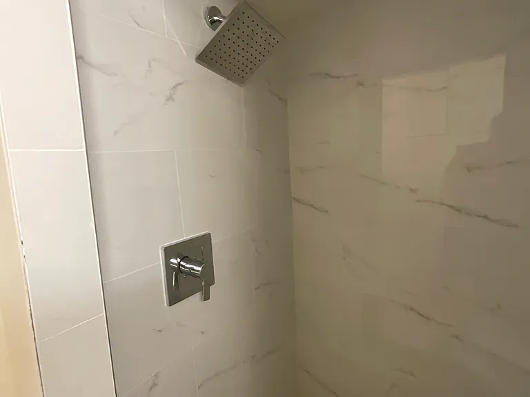Country Club Apartments — Photo 9