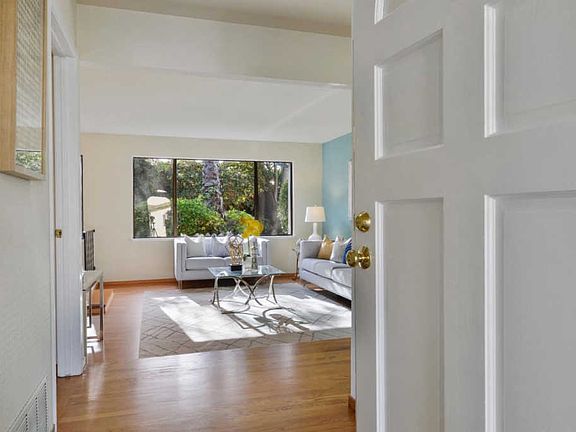 4th image of 728 Gull Ave