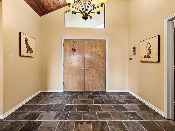 3rd image of 207 Becky Ln