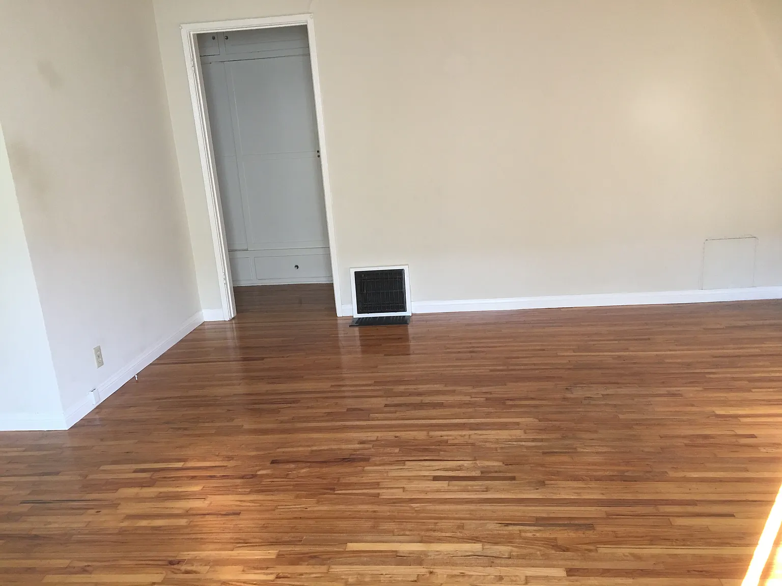 2 bed, 900 sqft, $2,850 — Photo 3