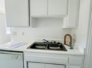 38572 10th Pl E APT 14, Palmdale, CA 93550