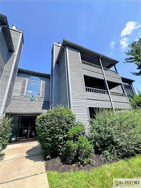 2 bed, 2.0 bath, 1104 sqft, $2,350 — Photo 1