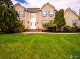 24 Scott Dr, Monroe Township, NJ 08831