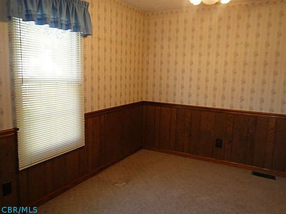 4th image of 3476 Helen Pl