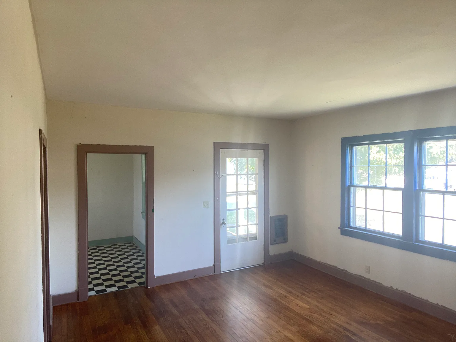 417 N High St — Photo 3