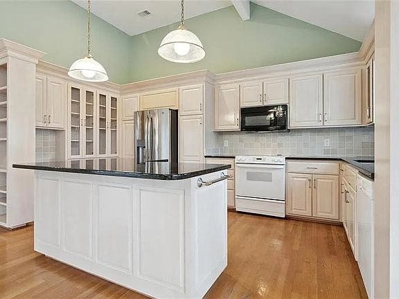 5th image of 107 Watch Harbour Cir