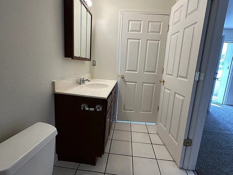 2739 Bleeker St — Photo 21