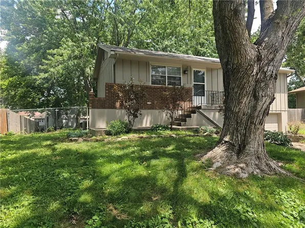 1216 S Ward Pkwy, Blue Springs, MO 64014