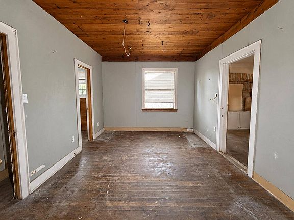 5th image of 501 Ridgelea Ave