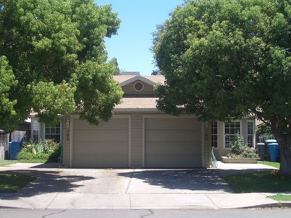 Great Curb Appeal!!!