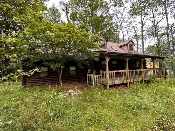 9416 Juniper Dr, Tobyhanna, PA 18466