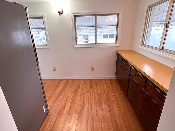 5th image of 161 Dawson Ave