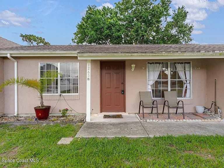 1265 Ethel Cir NE — Photo 3