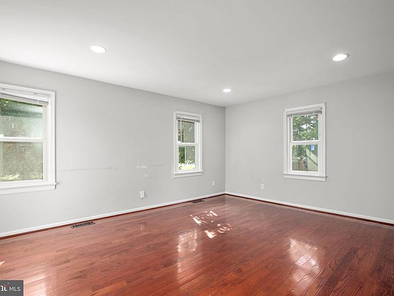 4th image of 12218 Corter Ave