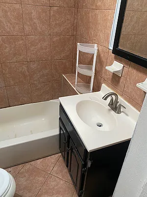 Rented by Ambassador Realty Co | media 15