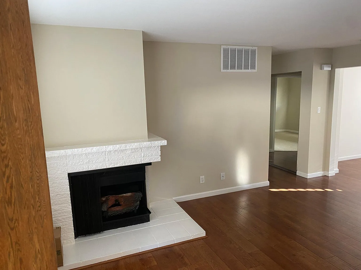 2 bed, 930 sqft, $3,800 — Photo 2