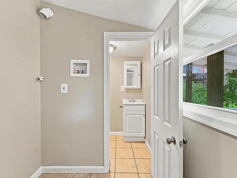 1551 N Allison St — Photo 10