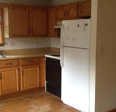 5th image of 146 Bayview Ave
