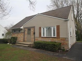 15 Sierra Rd, Rochester, NY 14624