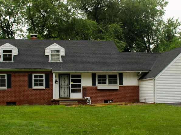 1020 Hayes Ave, Charleston, IL 61920