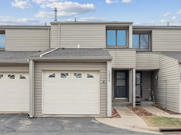 2844 Oak Meadow Ct, Dubuque, IA 52003