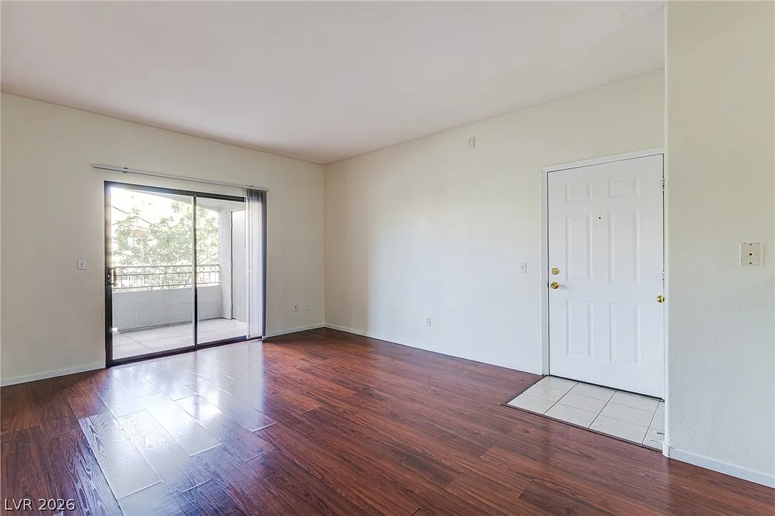 2 bed, 2.0 bath, 1094 sqft, $1,350 — Photo 4