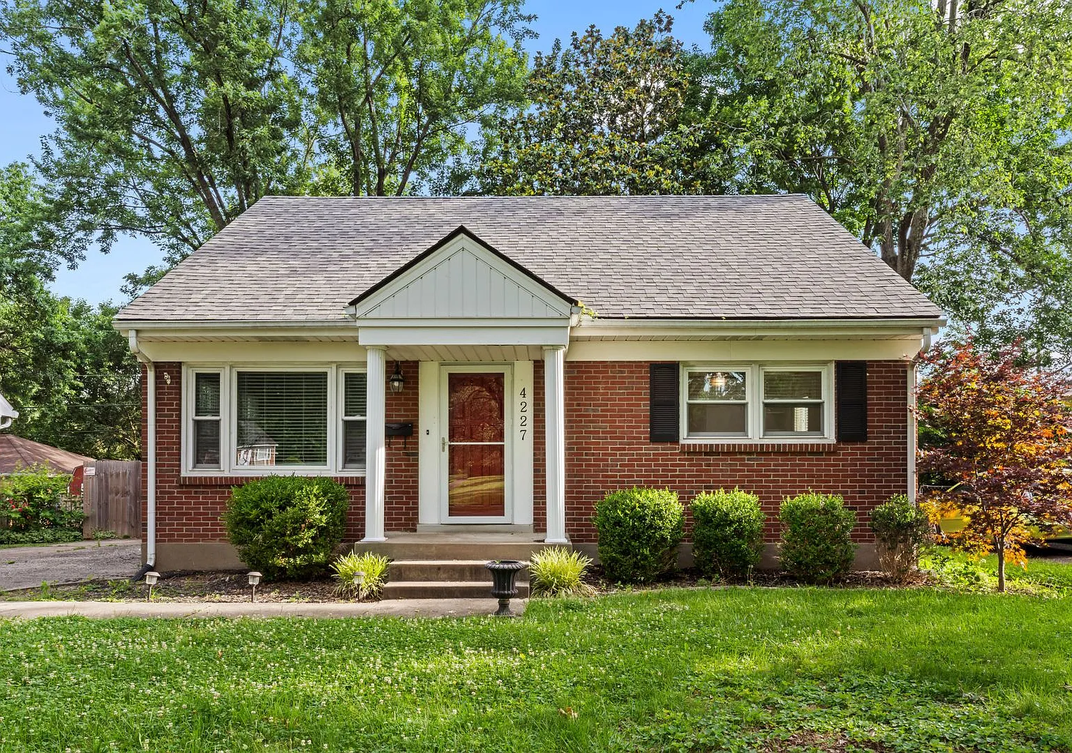 4 bedroom 2 bath house for rent in Brookhaven! — Photo 1