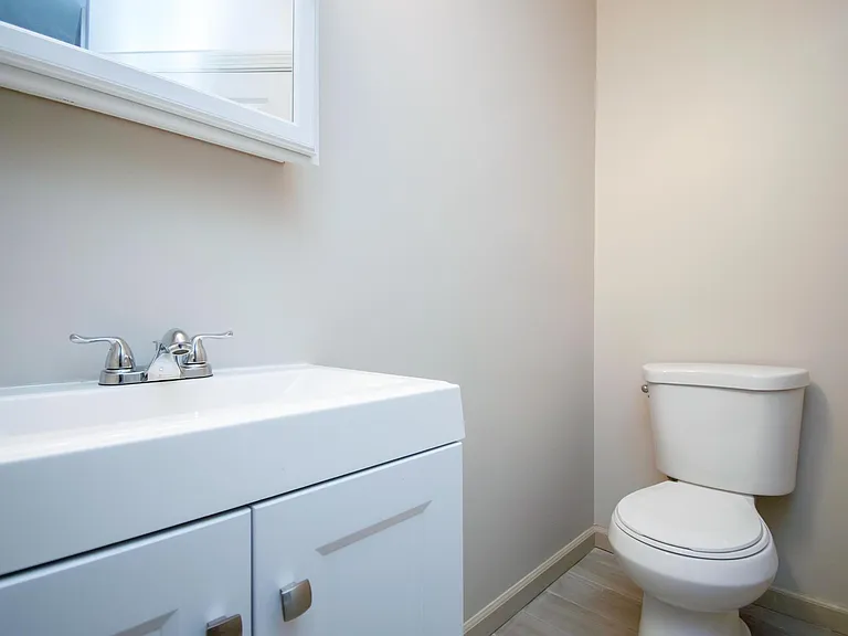 479 Farmington Ave #203 — Photo 5