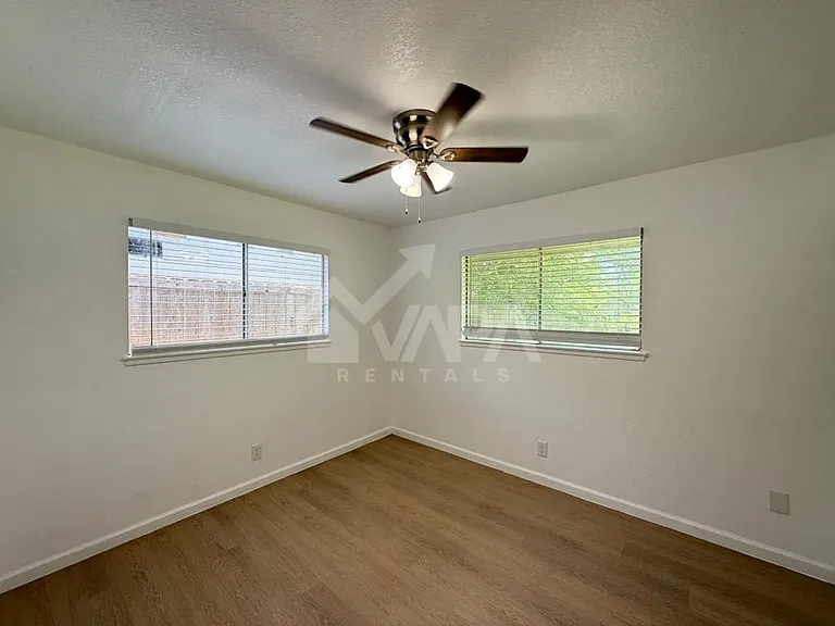 5014 Galahad Dr — Photo 9
